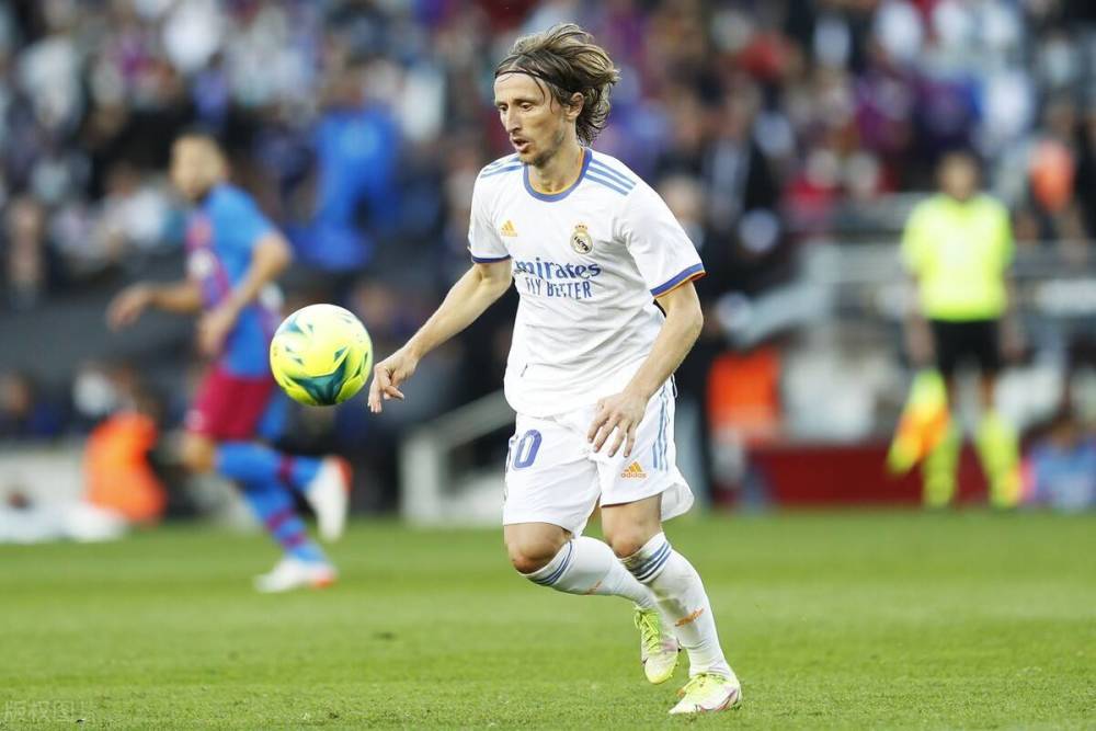 雄鹿核心受伤！季后赛前景堪忧！